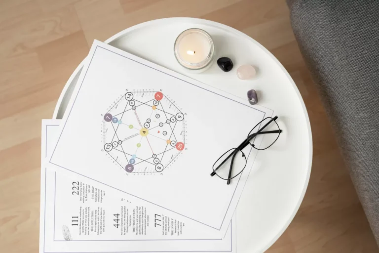 Qué son los Códigos Sagrados y cómo usarlos según Agesta